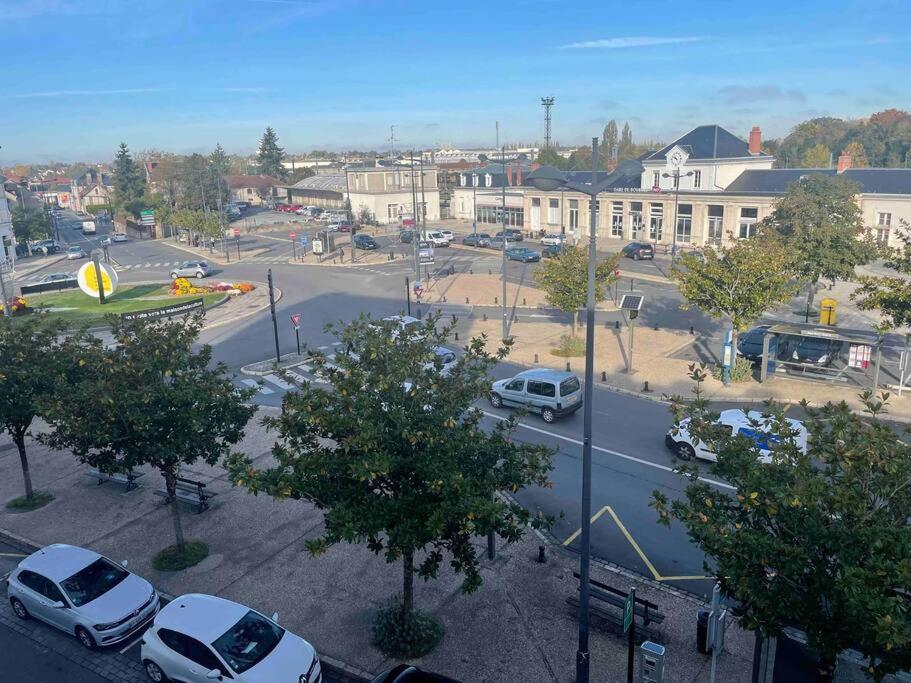 T2 face gare SNCF Appart Hotel le Cygne 1 Bourges Esterno foto