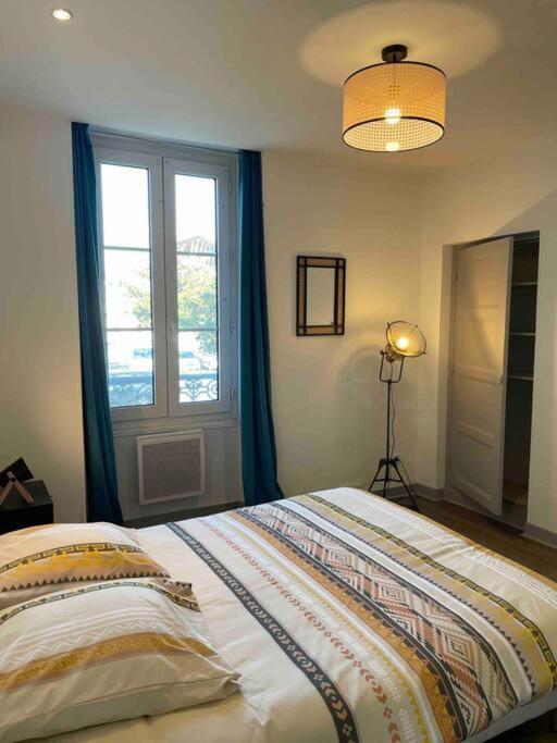T2 face gare SNCF Appart Hotel le Cygne 1 Bourges Esterno foto